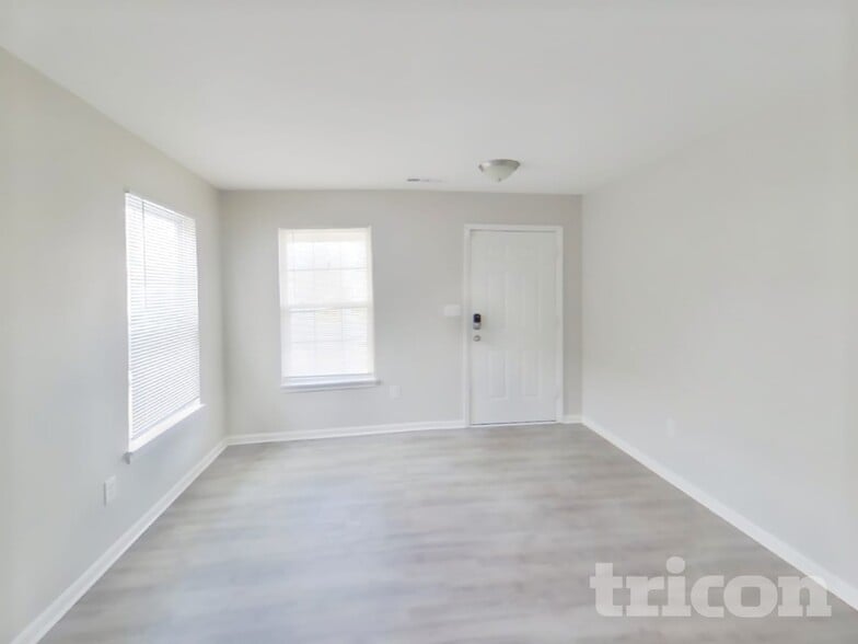 Building Photo - 10213 Blue Sky Dr