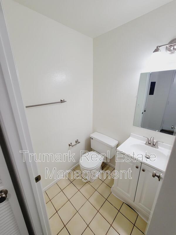 Building Photo - 416 W Milford St