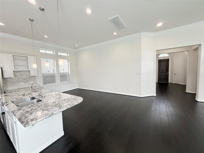 Building Photo - 13216 Green Hills Dr
