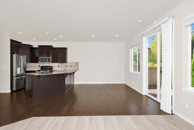 Building Photo - Gorgeous 4 Bedroom Lynnwood Home