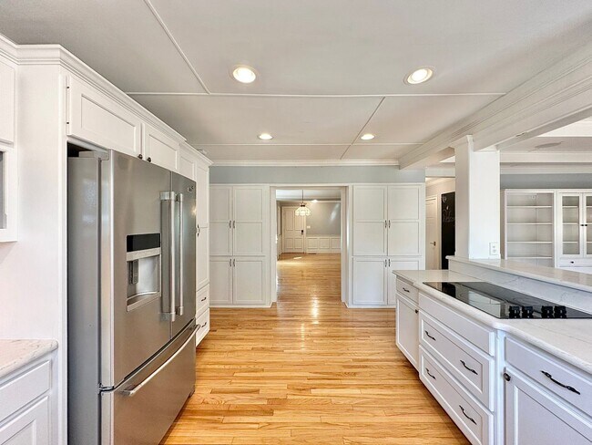 Building Photo - Spacious 4 Bedroom in the Heart of Tyler! Available Now!