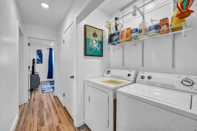 Building Photo - 405 Gregory Way