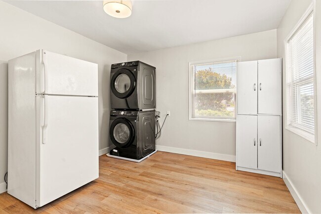 Building Photo - 170 Belleview Dr