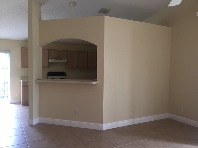 Building Photo - Quaint 3/2 Home Near Waterford Lakes