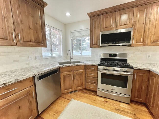 Building Photo - Newly Remodeled 3-Bedroom Home in South Jo...