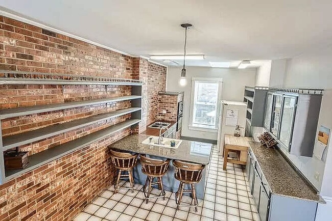 Building Photo - 3247 W 19th Ave