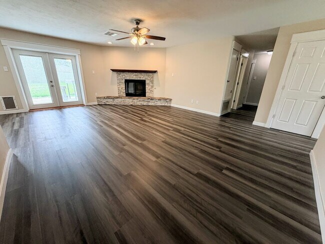 Building Photo - Spacious 3-Bedroom House in Lake Charles - Huge Backyard & Storage Shed