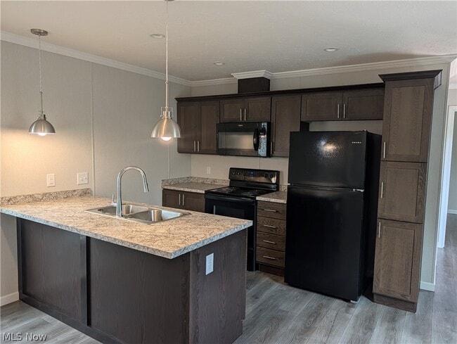 Building Photo - 230 Edgecliff Cir W