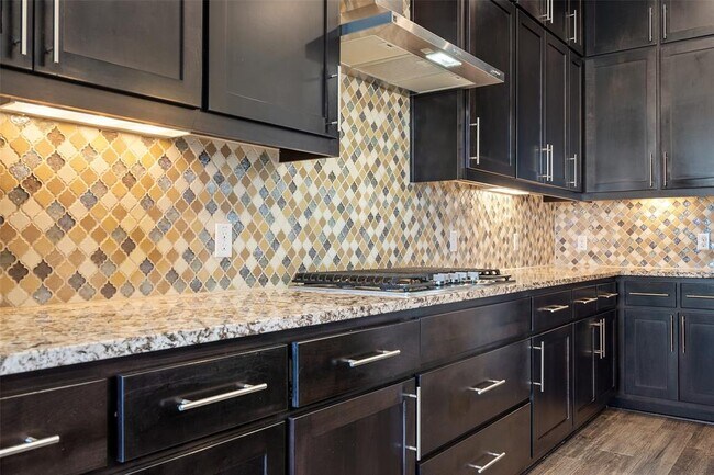 Building Photo - 5004 Mandevilla Dr