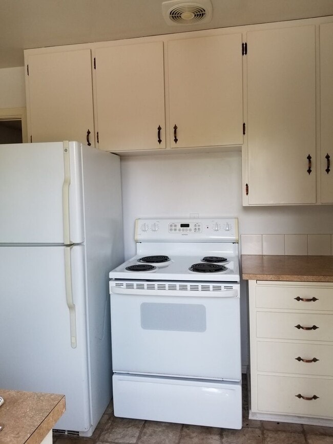 Building Photo - Near Franklin Park 2 br 1ba, stacked washe...