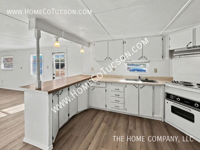 Building Photo - 1563 W Patton St