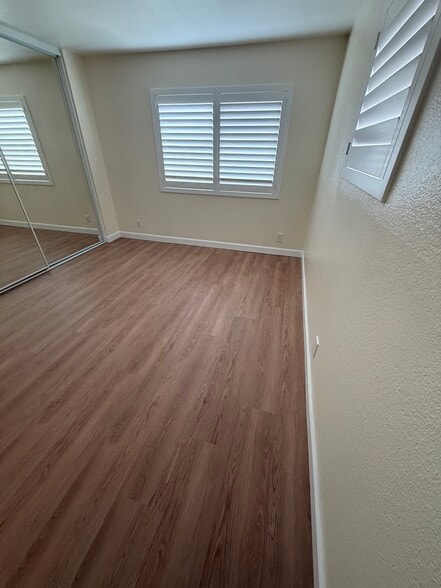 Building Photo - 1046 N Vista Ave