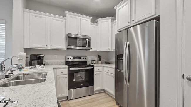 Building Photo - 7672 Shadow Lake Dr