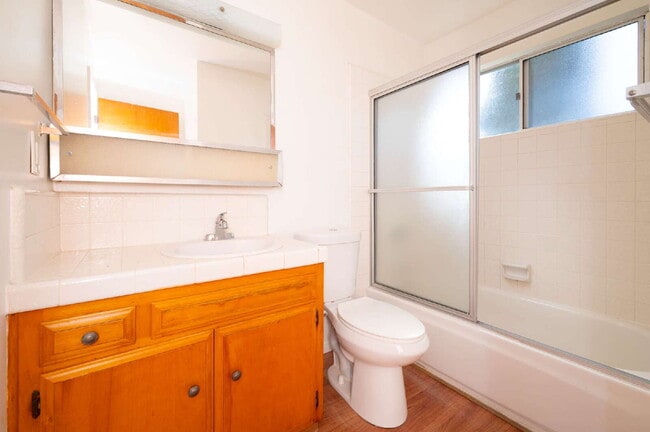 Building Photo - Chula Vista Large Upstairs 1 Bed / 1 ba. R...