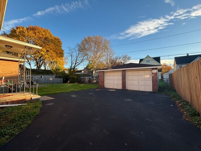 Building Photo - 226 E Chestnut St