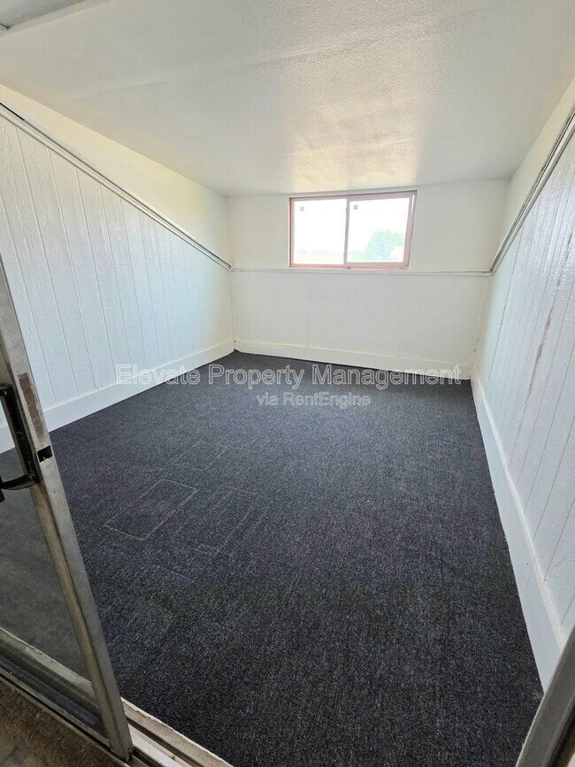 Building Photo - 524 Westwood Ct