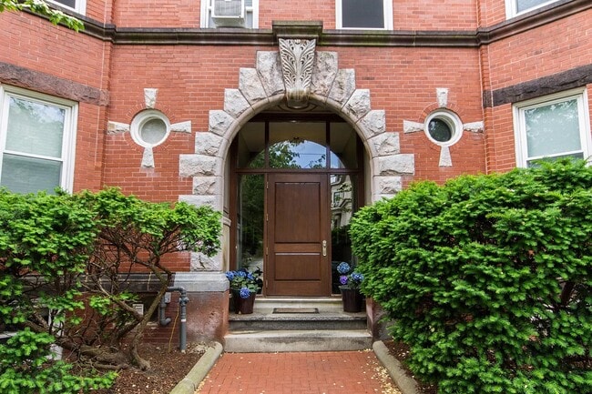 Building Photo - Excellent One Bedroom