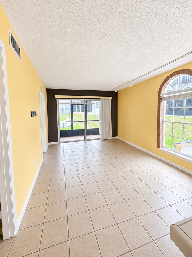 Building Photo - 313 Dirksen Dr