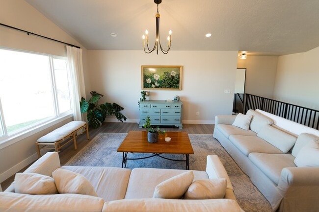 Building Photo - 2823 E Clarkstone Dr