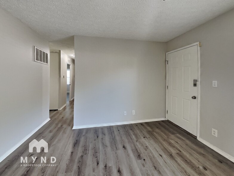 Building Photo - 6649 Meadowlark Dr
