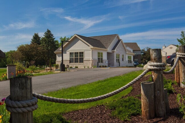 Building Photo - Lake Pointe