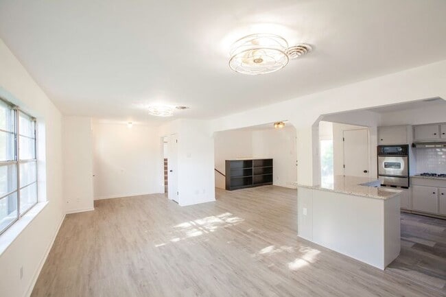 Building Photo - 3503 Loganwood Dr