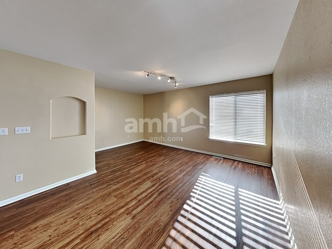 Building Photo - 4892 Waldenwood Dr