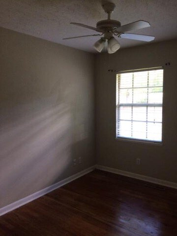 Building Photo - 5 Roslyn Cir