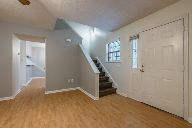 Building Photo - 124 Barksdale Ct