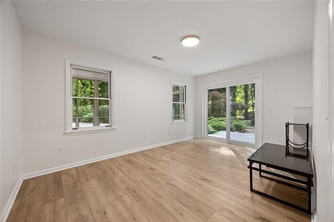 Building Photo - 1260 Heards Ferry Rd NW