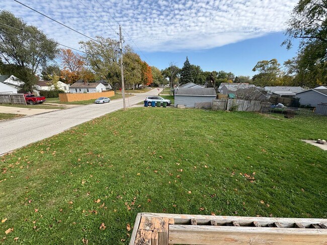 Building Photo - 3 Bed, 1 Bath - House for rent! NO APPLICA...