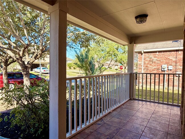 Building Photo - 11807 Green Colling Park Dr