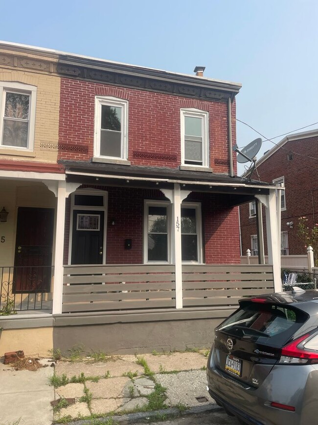 Building Photo - Large beautiful Home waiting for you