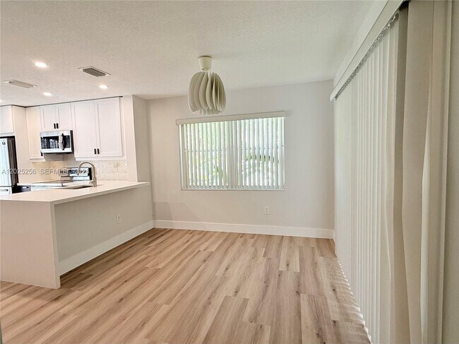 Building Photo - 9832 NW 9th Ct
