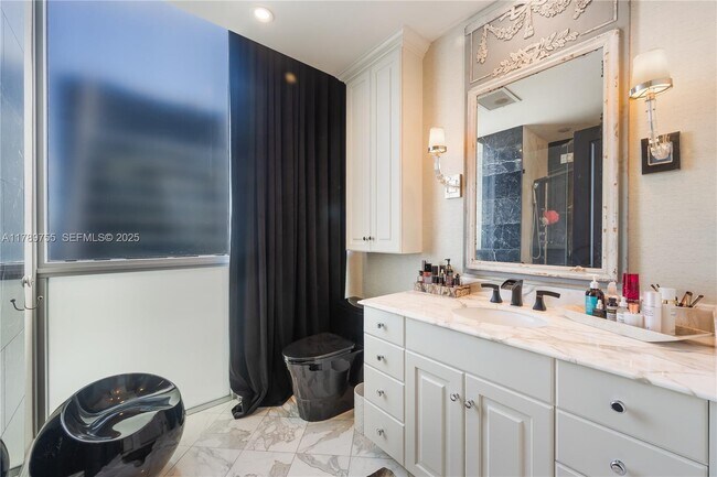 Building Photo - 1100 Biscayne Blvd