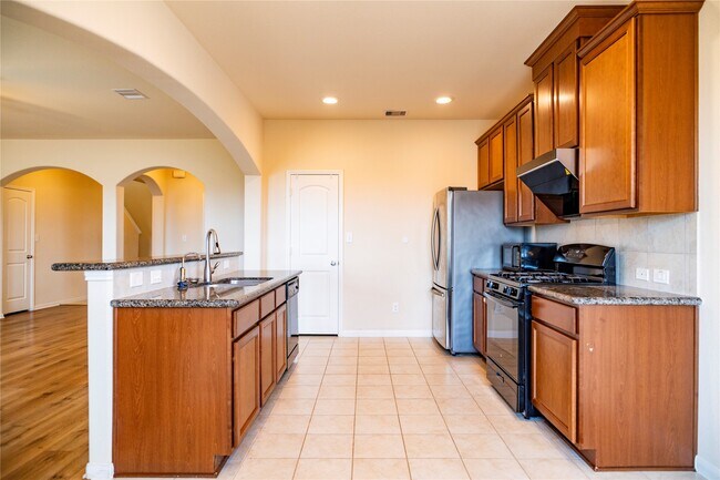 Building Photo - 7115 Ironwood Forest Dr