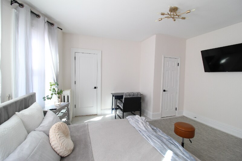 Building Photo - 800 Monroe Ave