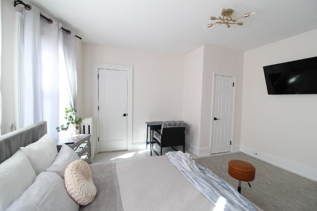 Building Photo - 800 Monroe Ave