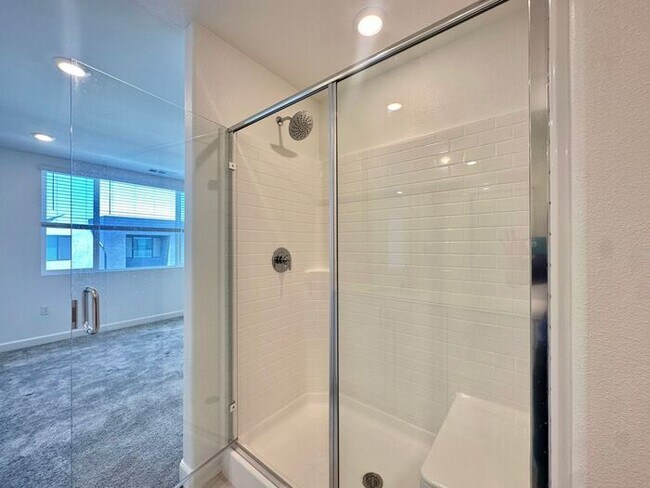 Building Photo - Modern 3BR Townhome in Ocean View Hills with Attached Garage & Open Floor Plan