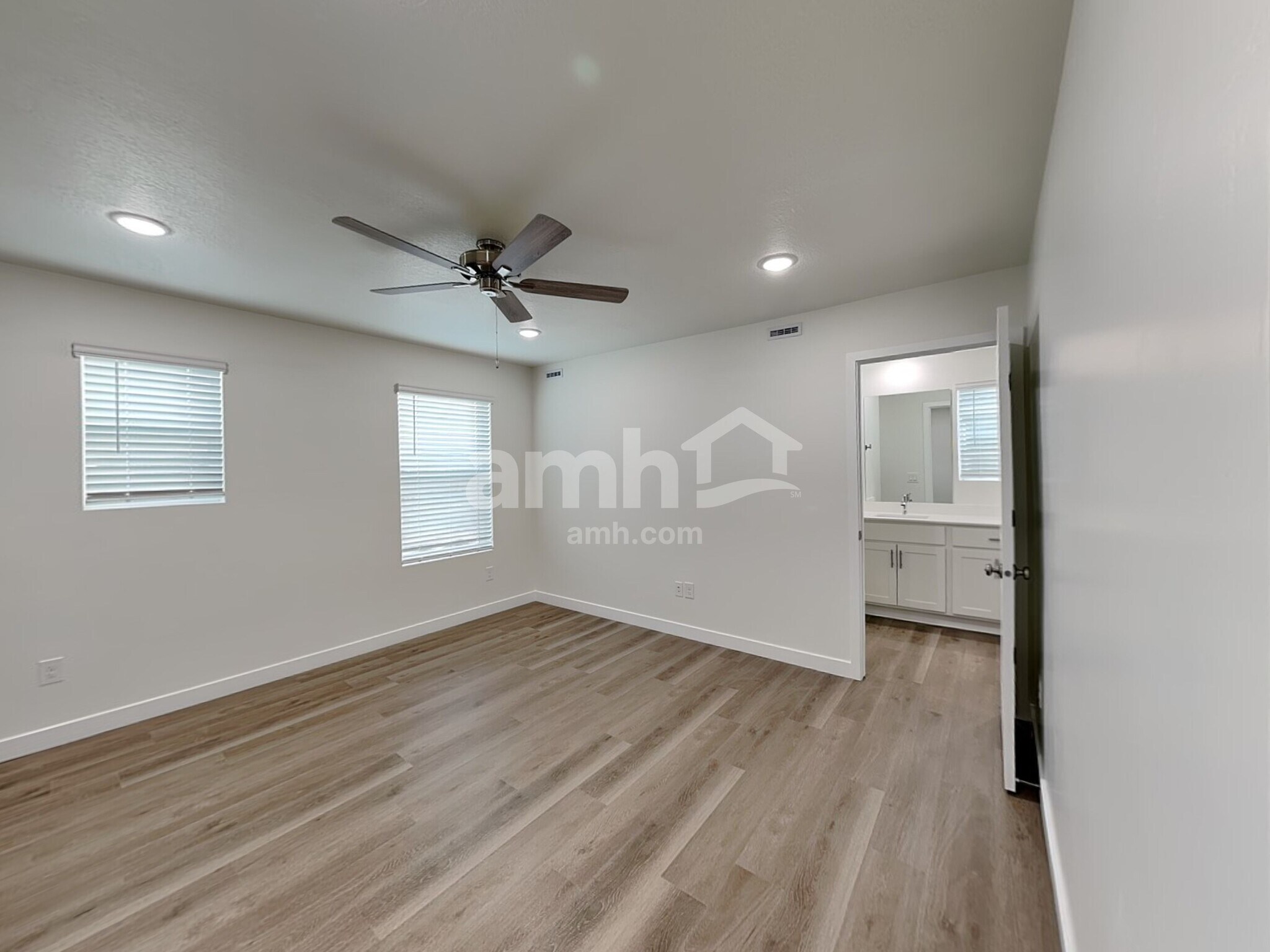 Building Photo - 1272 W Mahogany St