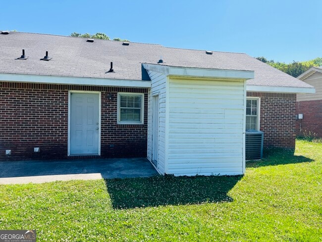 Building Photo - 10 Fredda Ln