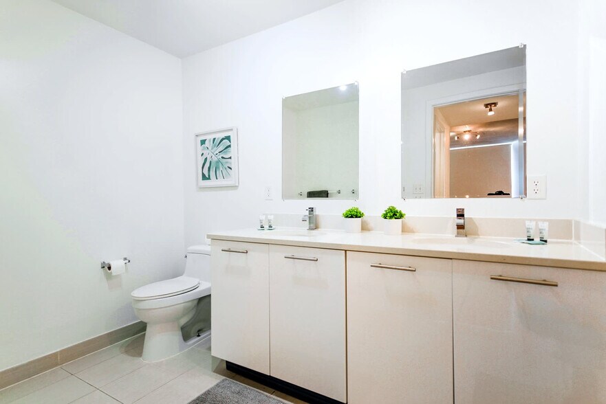 Building Photo - 3250 NE 1st Ave