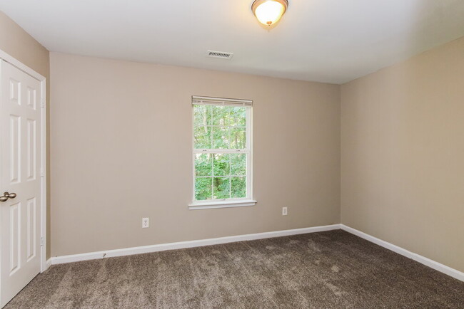 Building Photo - 906 Valley Ridge Rd