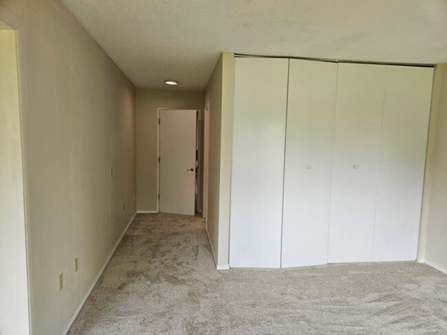 Building Photo - 3056 Twin Oak Pl NW
