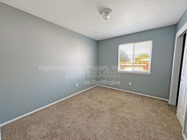 Building Photo - 534 Seasons Ct