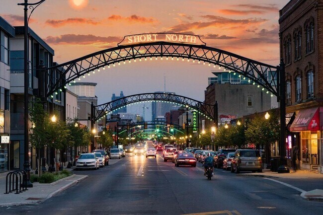 Building Photo - 1145 N High St