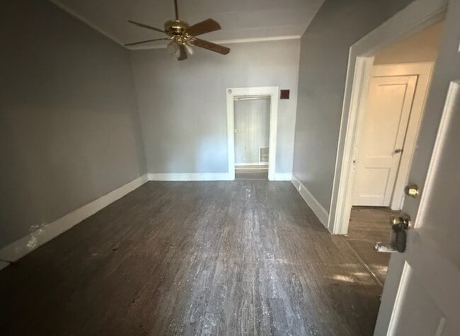 Building Photo - 832 Richmond St