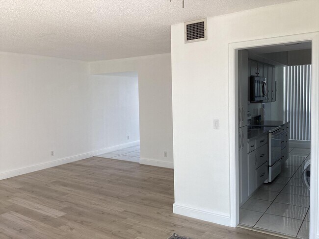 Building Photo - 2308 Bridgewood Dr