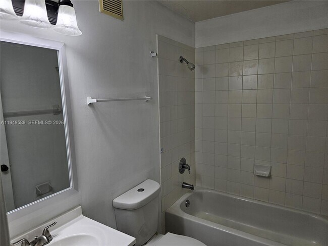 Building Photo - 2911 SE 13th Ave