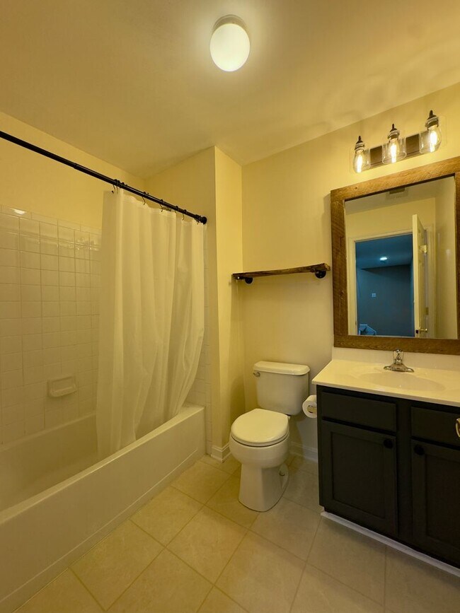 Building Photo - Charming 3BD/2BA/2 Half Bath Townhome with Garage in Havre de Grace, MD!